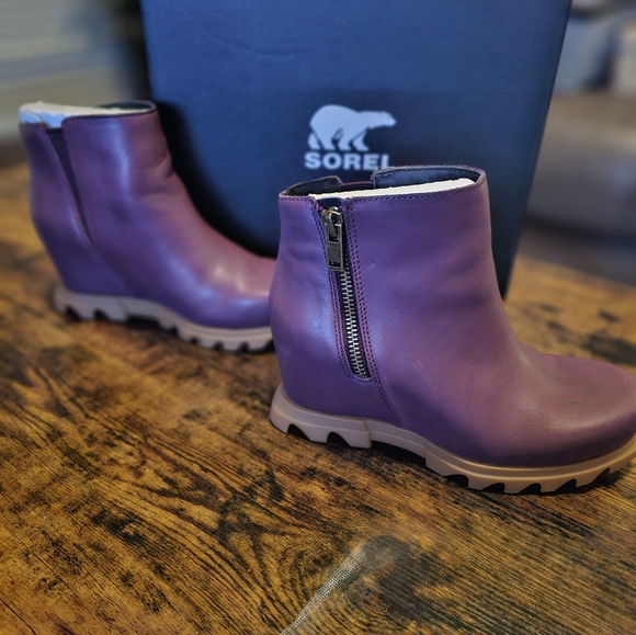 Sorel Wedge Boots - Picture 1 of 14